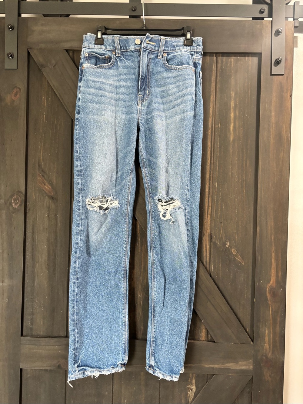 American Eagle Super High Rise Straight Distressed Women’s Jeans